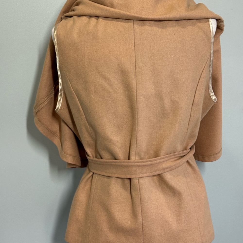 Cape Coat Button Belted Front Beige
SZ S/M - Picture 11 of 16
